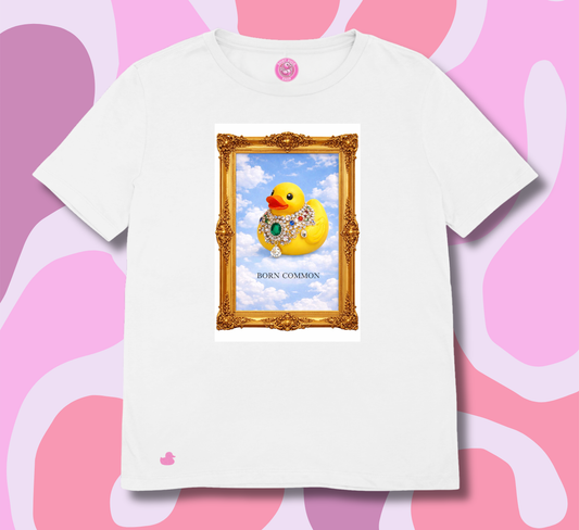 maglietta in cotone divertente e bellissima, comoda e colorata. Idea regalo fashion. Papera di gomma con gioielli peziosi